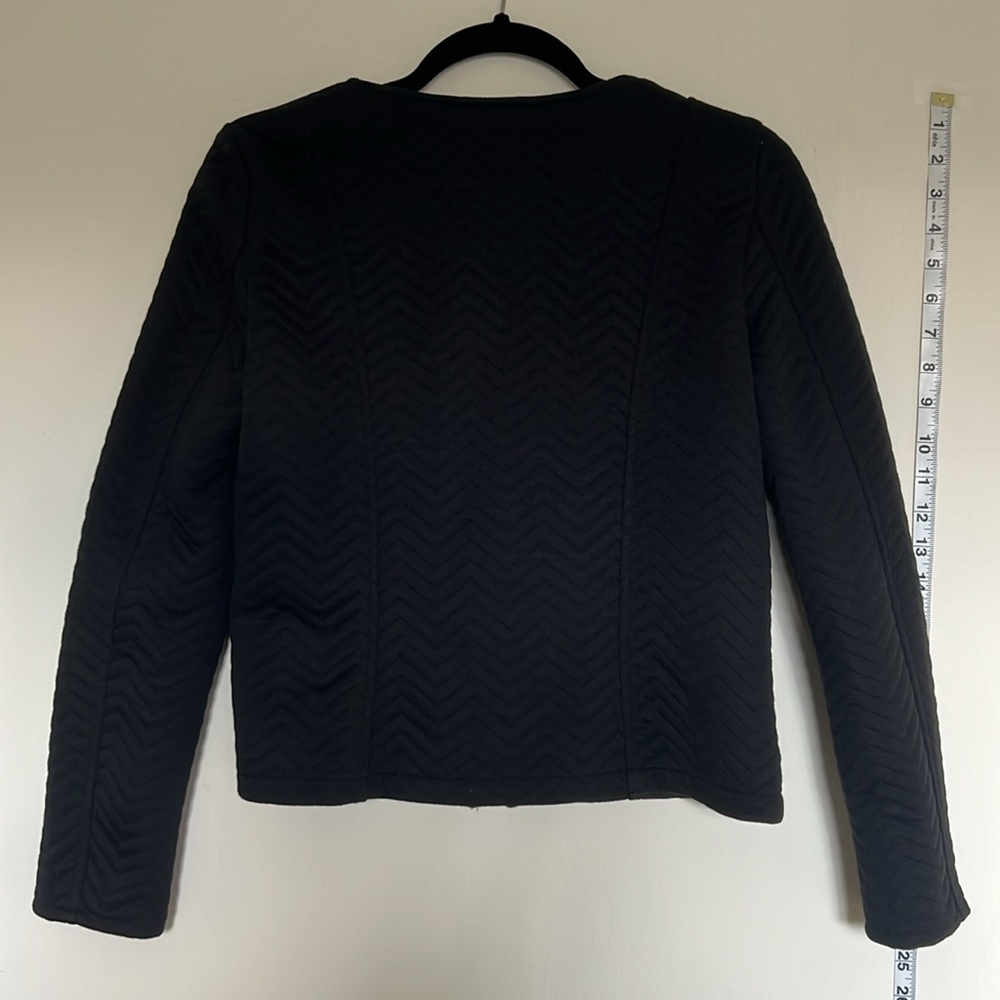 NWT H&M black herringbone chevron quilted look zip up jacket w/ pockets - Picture 2 of 7